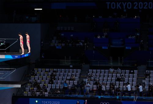 女子10米跳台决赛直播现场中央台